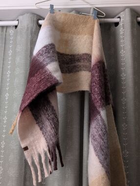 Lucky Brand Tan Fuzzy Sweater Label Detail